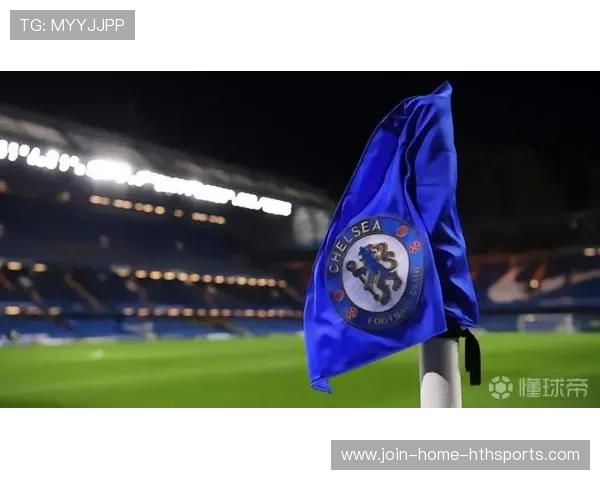 切尔西球场草皮适应训练:球队模拟雨天传球演练 切尔西球场草皮适应训练:球队模拟雨天传球演练