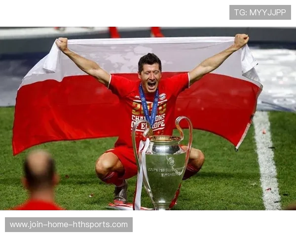 莱万多夫斯基续约拜仁，效力达到新高度，莱万多夫斯基转会拜仁多少钱