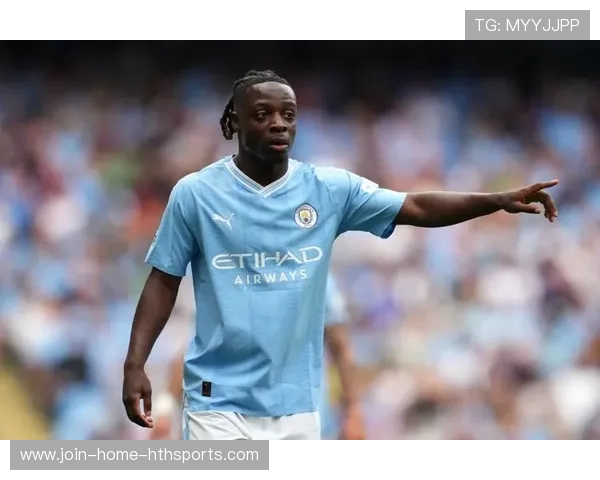 曼城不断制造空当，多库抽射被门将神勇化解