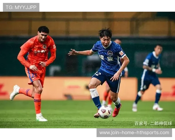 沙尔克04—诺伊维尔特中场斜传找到禁区空档