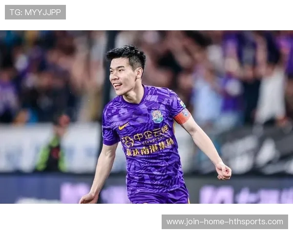 天津津门虎中场硬度提升，正面拼抢直接把球夺回